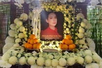 Đón nhận tro cốt của Phi Nhung tại sân bay