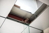 Hiện trường chung cư thủng sàn khiến 2 người rơi tự do