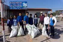 Nhặt rác xuyên Tết