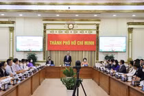 Ông Võ Văn Hoan, Phó Chủ tịch UBND TPHCM, phát biểu khai mạc hội nghị.