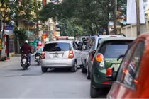 Kinh nghiệm tấp xe vào lề phải an toàn