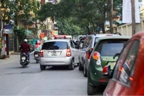 Kinh nghiệm tấp xe vào lề phải an toàn