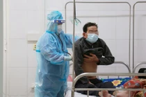 Valentinne đặc biệt của các chiến sĩ áo trắng trong khu điều trị Covid-19: Cất giấu nỗi niềm riêng hết lòng chăm sóc điều trị người bệnh