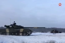 Quân đội Nga thục luyện chiến đấu với xe tăng T-80