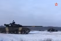 Quân đội Nga thục luyện chiến đấu với xe tăng T-80