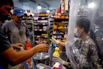 Virus có trong không khí, đừng chỉ tập trung khử trùng bề mặt