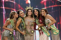 Nhan sắc của Hoa hậu Hòa bình Thế giới 2017 người Peru