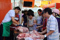 Ráo riết "hạ sốt" thịt lợn cuối năm