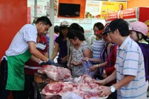 Ráo riết "hạ sốt" thịt lợn cuối năm