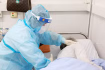 Những nữ chiến sĩ áo Blouse trắng xông pha nơi tâm bão Covid-19.