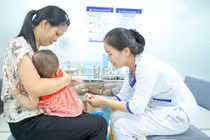 Virus bại liệt lây truyền qua đường nào?