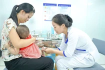 Virus bại liệt lây truyền qua đường nào?