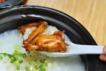 Bé 3 tuổi ngộ độc thịt cóc