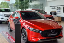 Cận cảnh Mazda3 bản đặc biệt kỷ niệm 100 năm tại Việt Nam