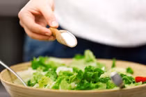 Giảm ăn mặn đối với bệnh nhân huyết áp 