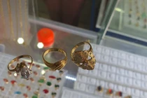 Mua 'vàng non' lấy vía Thần Tài, khách hàng tá hỏa phát hiện hàng 'dởm'