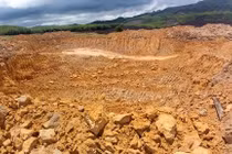 Cận cảnh hiện trường khai thác khoáng sản trái phép ở thượng nguồn sông Rác