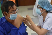 Thủ tướng yêu cầu Bộ Y tế tiếp tục ưu tiên cấp văcxin Covid-19 cho TPHCM 