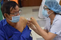 Thủ tướng yêu cầu Bộ Y tế tiếp tục ưu tiên cấp văcxin Covid-19 cho TPHCM 