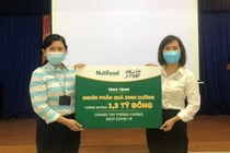 Nutifood và Ông Bầu trao tặng sản phẩm dinh dưỡng trị giá 1,3 tỷ đồng cho CBNV ngành Y tế TPHCM tham gia chống dịch Covid-19