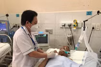 Pha 5-30ml methanol vào rượu, người uống có thể ngộ độc và tử vong 