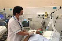 Pha 5-30ml methanol vào rượu, người uống có thể ngộ độc và tử vong 