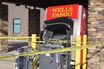 Cây ATM bị đấm lia lịa vì nhả ra… quá nhiều tiền