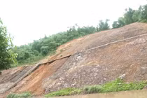 Sạt lở đe dọa nhiều hộ dân huyện miền núi Thanh Hóa