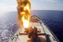 Video: Hộ tống hạm Nga phóng tên lửa hành trình tấn công quân đội Ukraina