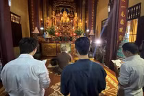 Nhóm tác giả "Thích ca mâu Chí" đến sám hối tại chùa Quán Sứ (Ảnh: GHPGVN).