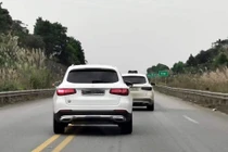 Nhiều tài xế che biển số khi đi trên cao tốc