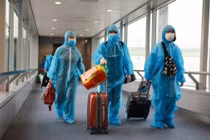 Hà Nội thông báo khẩn tìm người đi chuyến bay có ca dương tính SARS-CoV-2