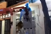 Công an dùng cần cẩu để tiếp cận F1 cố thủ, trốn cách ly