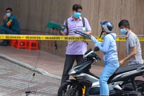 Nhiều đồ đạc từ khách sạn Sheraton được đưa ra ngoài, không khử khuẩn