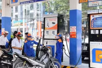 Ngày mai, giá xăng dầu có thể giảm sau 5 lần tăng liên tiếp?