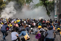 Mỹ giáng đòn trừng phạt Myanmar sau ngày biểu tình đẫm máu