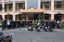 Nhóm thanh niên gây rối trật tự công cộng bị cơ quan công an triệu tập.