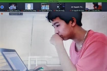 Thí sinh ngồi tại nhà thi học sinh giỏi Tin khu vực Duyên hải và ĐB Bắc Bộ