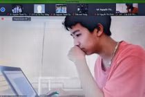 Thí sinh ngồi tại nhà thi học sinh giỏi Tin khu vực Duyên hải và ĐB Bắc Bộ