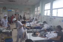 Ngộ độc bánh mì thịt đóng gói, khoảng 40 trẻ nhập viện