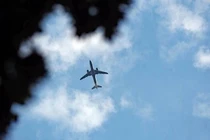 Sống sót thần kỳ sau hành trình bám càng máy bay từ London đến Hà Lan