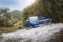 Tài xế bán tải cần lưu ý gì khi cho xe lội nước