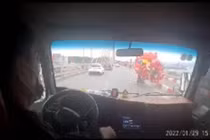 Video: “Đi đi... em cản gió cho”