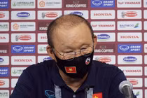 Thầy Park khen ngợi các học trò và nổi giận với trọng tài