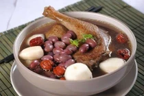 Thịt vịt hầm đậu, lá sen cải thiện chức năng dạ dày 