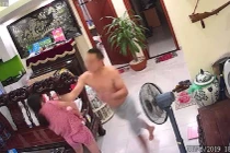 Chồng đánh vợ trước mặt con: Tổn thương không đong đếm được