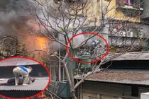 Chủ tịch Hà Nội khen thưởng "người hùng" cứu bé gái khỏi đám cháy