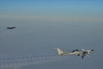 F-22 Raptor Mỹ và CF-18 Canada chặn Tu-142 Nga ở phía bắc Alaska