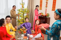 Tết: Ở nhà sum vầy hay đi du lịch?