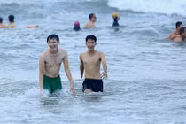 Đà Nẵng cấm tắm biển lần thứ ba trong hai tháng